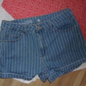 🍋‍🟩 size 15  blue jean shorts distressed denim fifteen srtretch